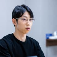 PCに向かう様子